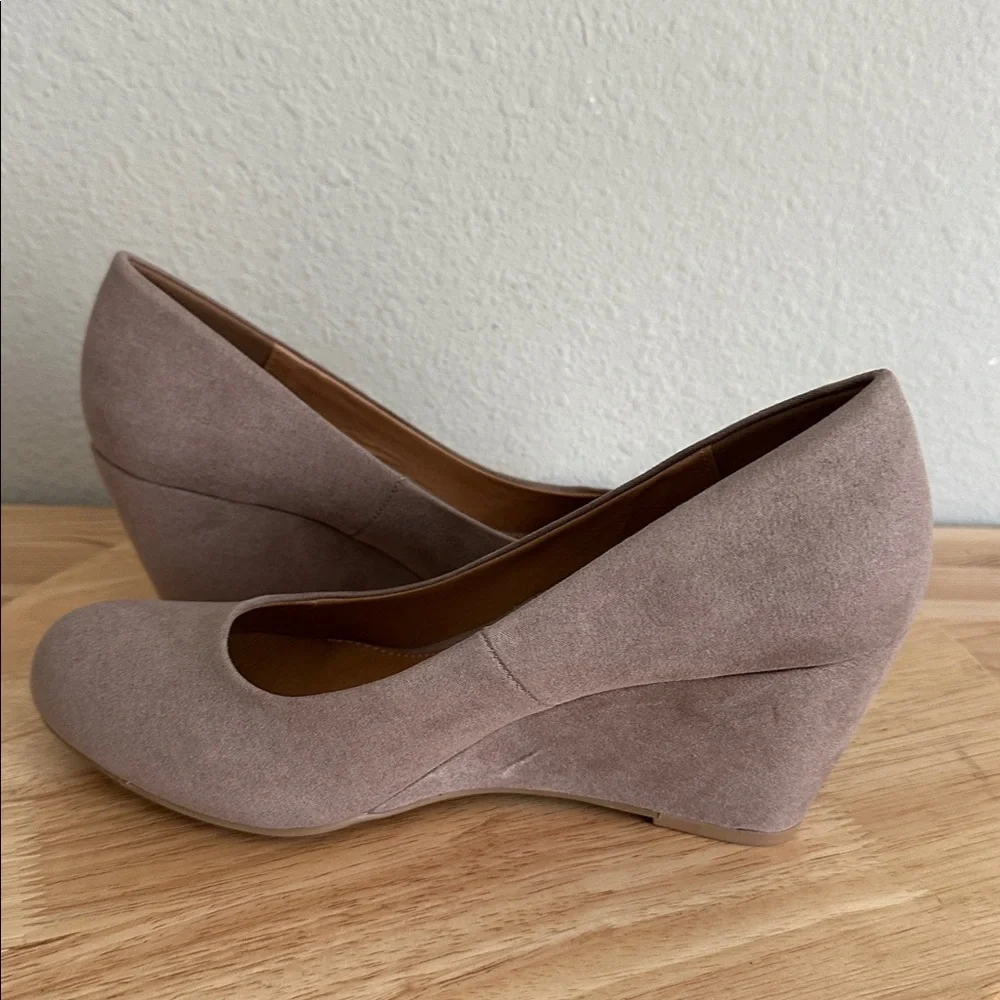 CL by Laundry Nima Womens Round Closed Toe Wedge Heel Pumps new 7.5M